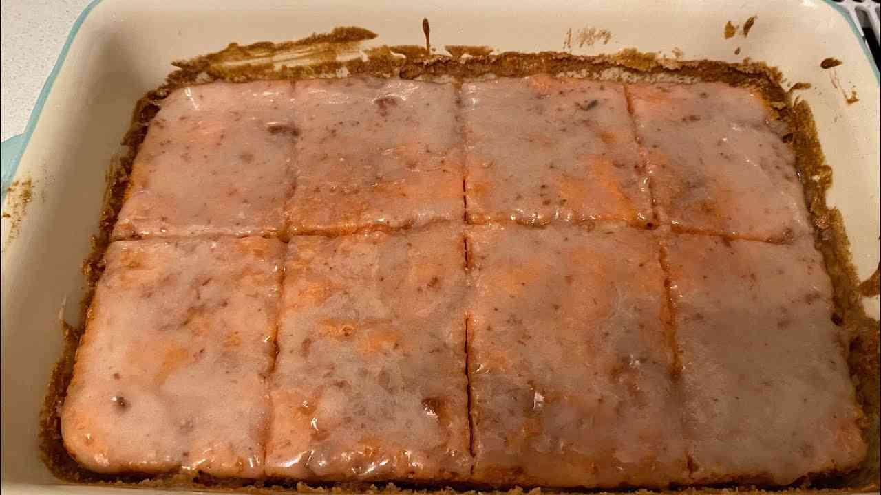 Strawberry Honey Bun Cake